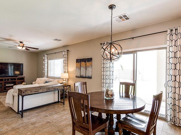 3rd image of 1089 E Blue Spruce Ln
