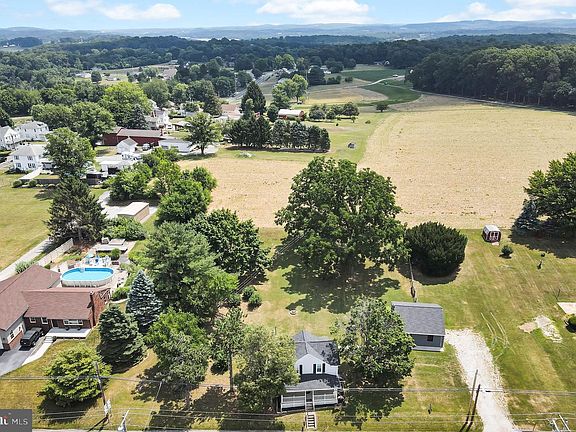 2nd image of 2040 Grandview Rd