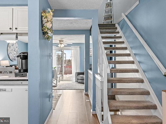 2nd image of 29 Stillwood Cir