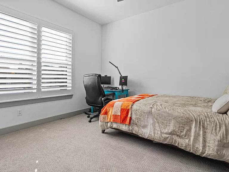 5622 Oaks Ln — Photo 25