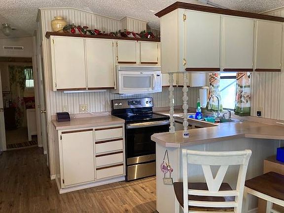4th image of 1101 W Commerce Ave #108