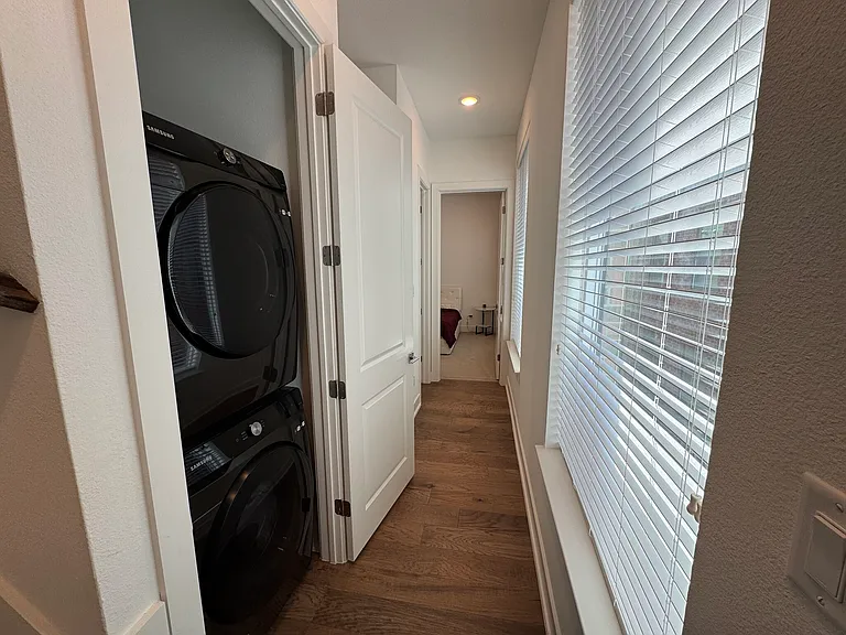 114 E Chester Ct — Photo 29