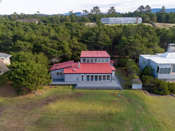 89026 Ocean Dr, Warrenton, OR 97146