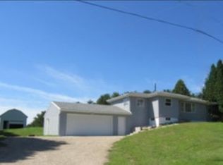 914 W Spring Dr, Newaygo, MI 49337