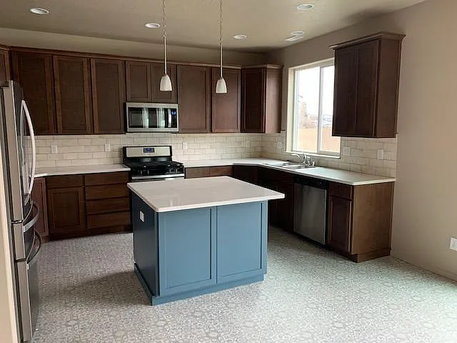 3 bed, 2692 sqft, $2,795 — Photo 4