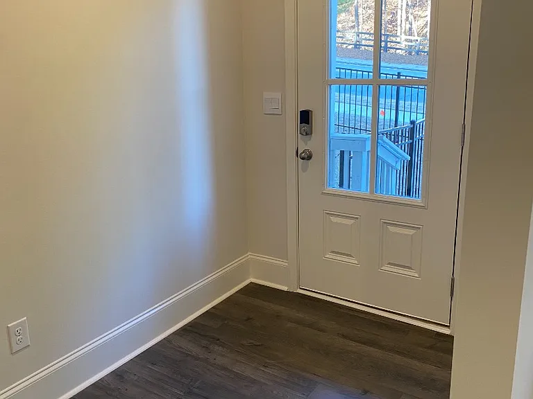 221 Vista Ln — Photo 2