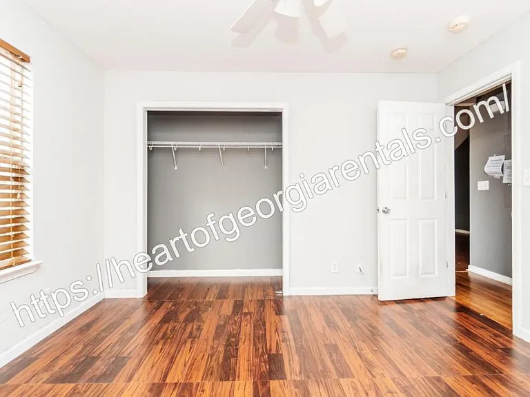 132 Coronation Dr — Photo 3