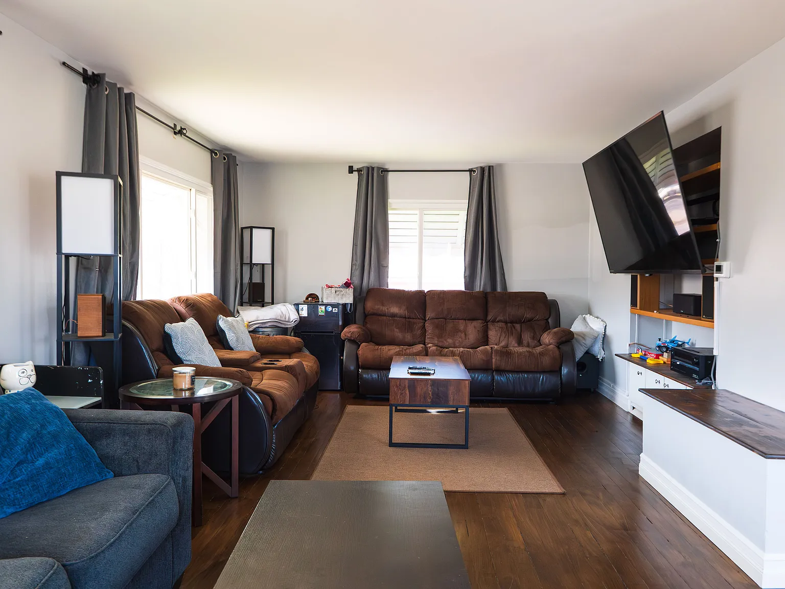 3 bed, $700 — Photo 1