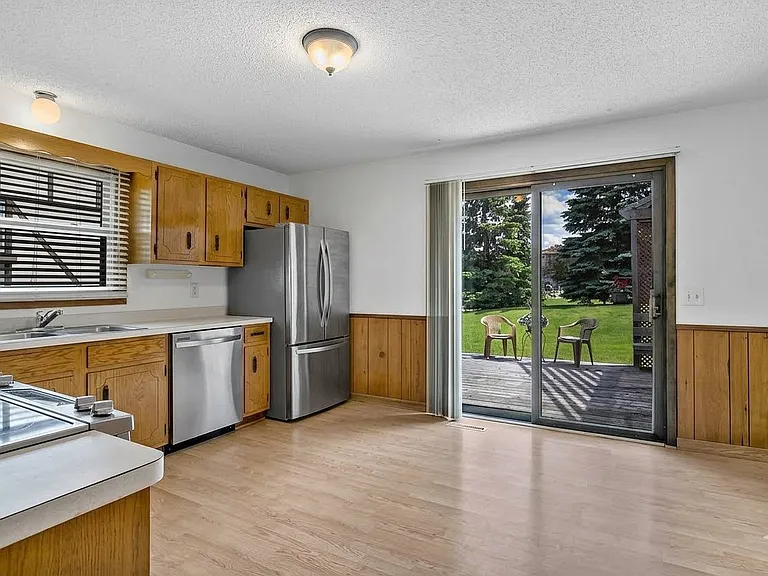 871 6th St SW — Photo 5