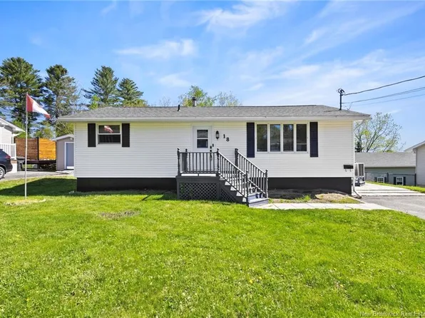 18 Hollybrook St, Fredericton, NB E3A 4N7