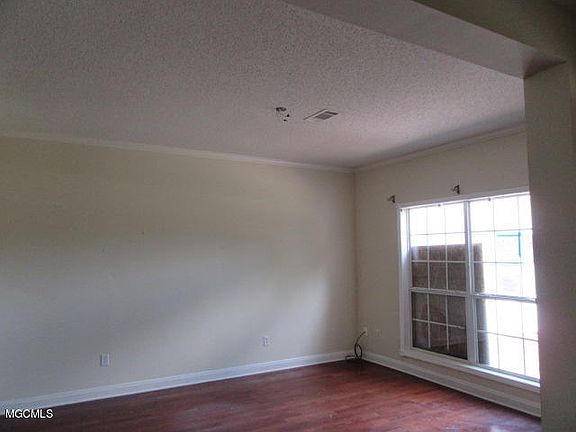 2nd image of 2609 Shelby Ln