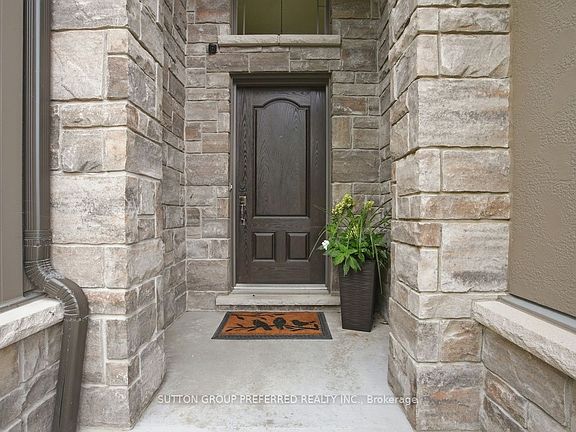 5th image of 21 Caverhill Cres