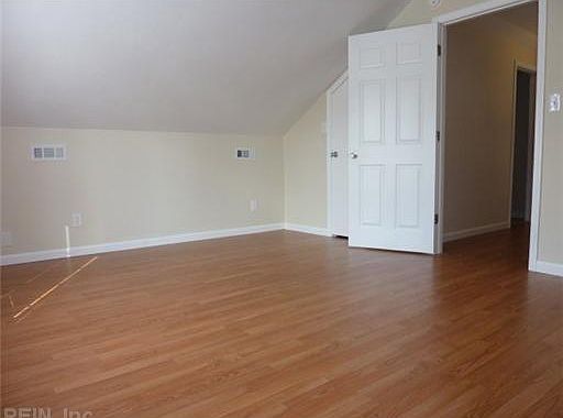 3rd image of 108 Poplar Grove Cres
