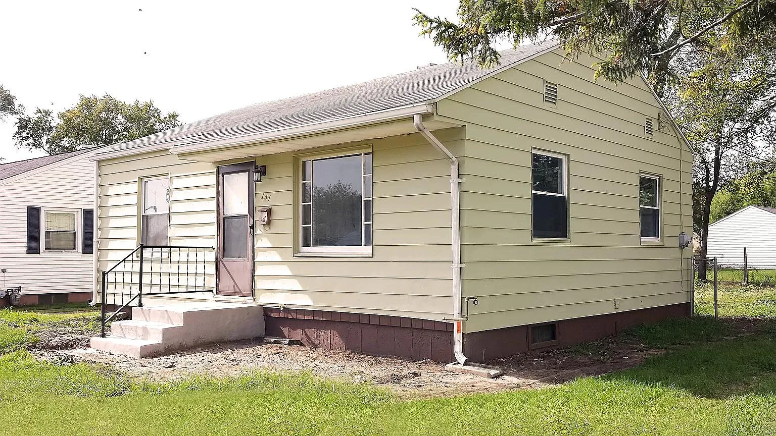 141 North Albert Avenue — Photo 1