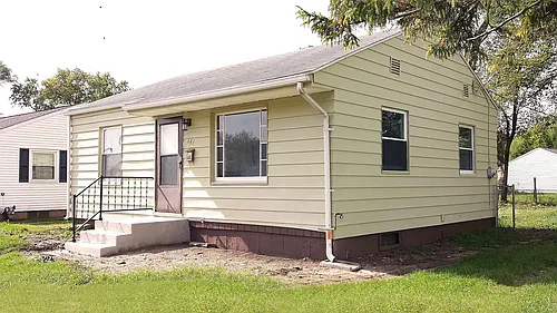 141 N Albert Ave Photo 1