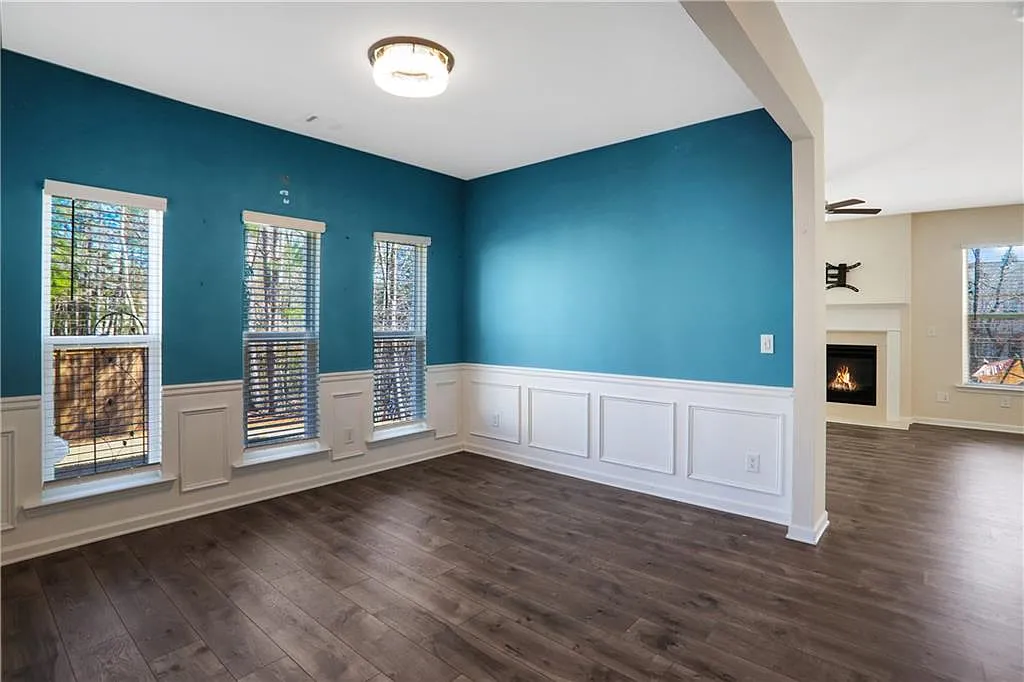 4 bed, 2.5 bath, 2406 sqft, $2,600 — Photo 3