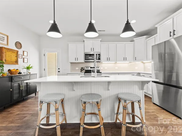 153 Batten Ridge Dr, Statesville, NC 28677