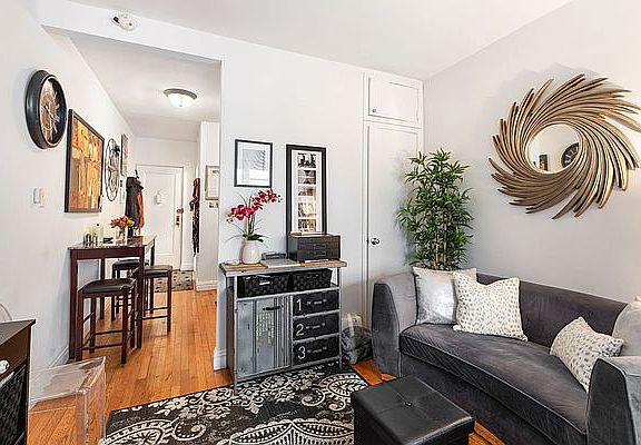 3rd image of 312 W 23rd St APT 4F