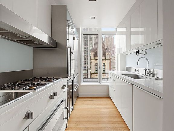 3rd image of 400 E 67th St APT 7B