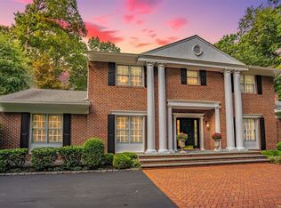 20 Tiber Rd, Oyster Bay Cove, NY 11791