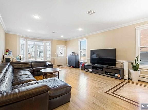 3rd image of 1156 15th St #1156