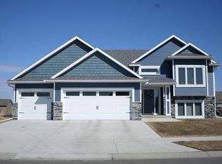 1977 Starburst Dr SW, Rochester, MN 55902