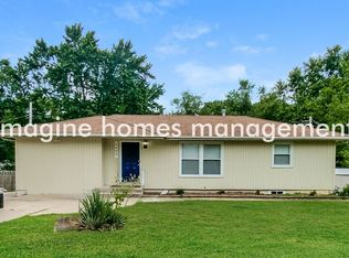 7405 NW Belvidere Pkwy, Kansas City, MO 64152