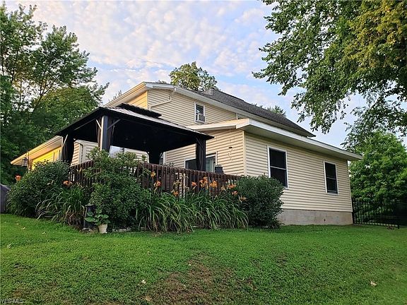 4th image of 10717 Forest St
