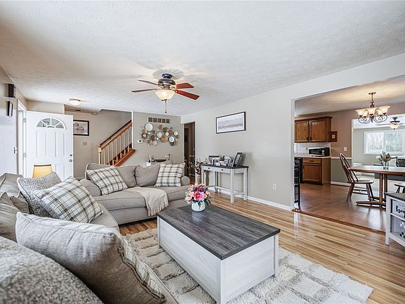 5th image of 6 Tearose Meadow Ln