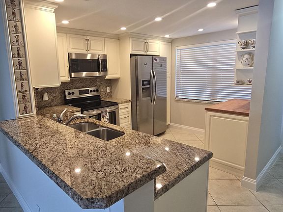 4th image of 2903 Victoria Circle #N2