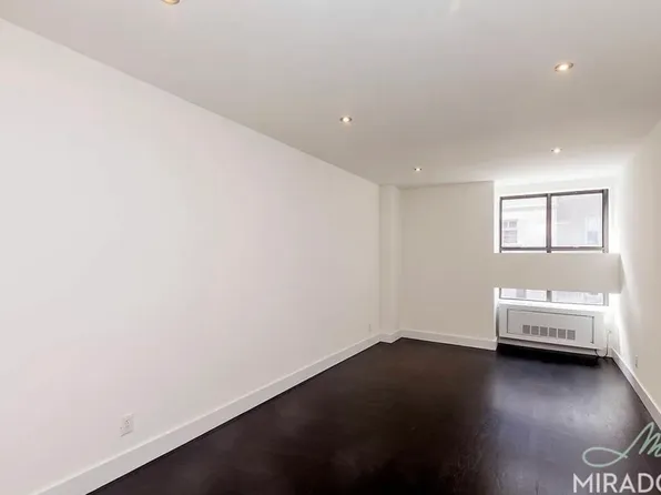 27 West 16th Street image 1 of 5