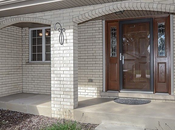 3rd image of 1110 E Valley Ln