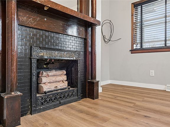 5th image of 330 Braeburn Rd