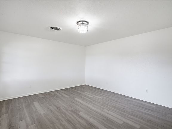 3rd image of 141 Park Dr