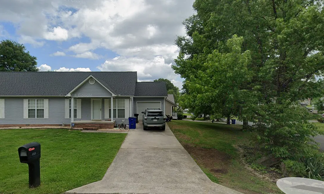 2 bed, 1042 sqft, $1,200 — Photo 1