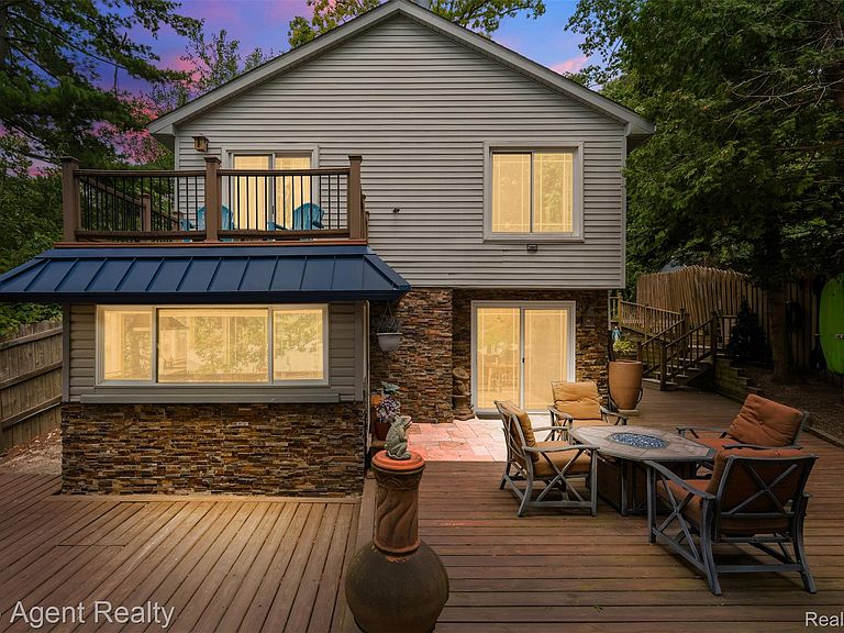 312 Beach Dr, Oakland