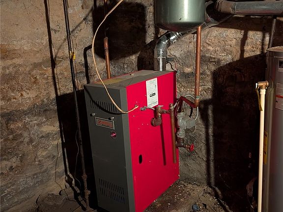 5th image of 498 E High St