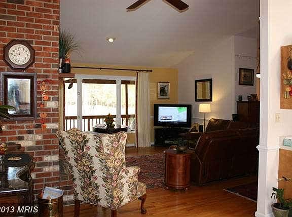 5th image of 11334 Laurel Ln