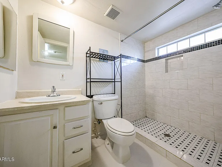 1005 E Moreland St #3 — Photo 4