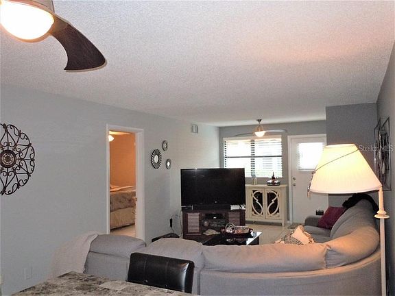 4th image of 9136 Oakwood Ln #9136