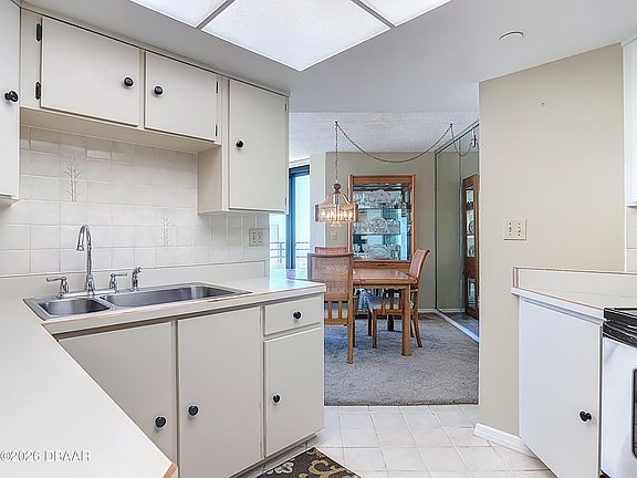 4th image of 1 Oceans West Blvd APT 19B5