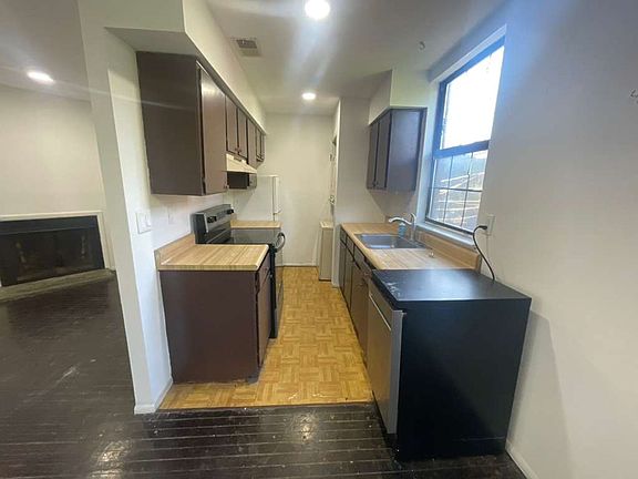 4th image of 308 W Wildey St #2