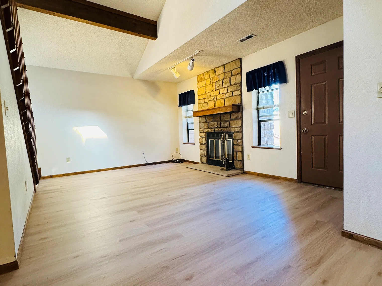 2 bed, 1250 sqft, $2,180 — Photo 3
