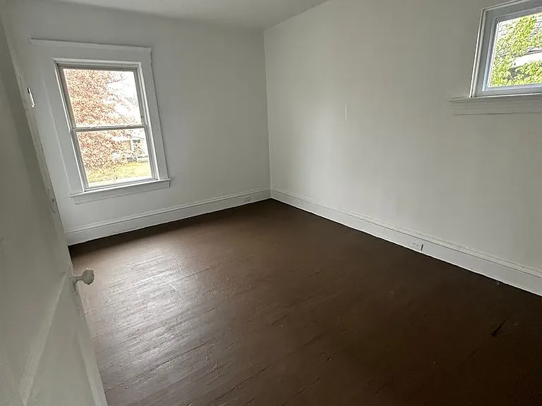 12327 Phillips Ave — Photo 8