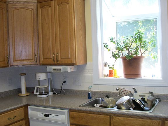 2nd image of 6903 Persimmon Pl