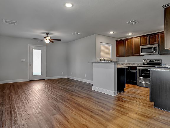 4th image of 2741 W Washington St