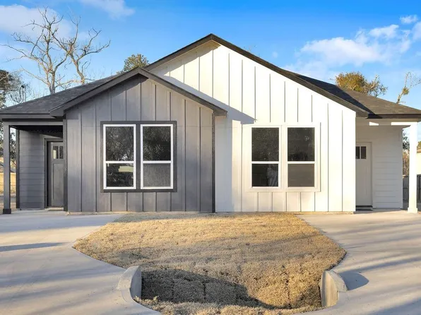 104 Runnels St, Willis, TX 77378