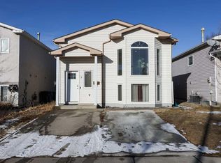 7 S Saint James Bay N, Lethbridge, AB T1H 6P9