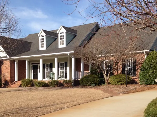 827 Jack Pine St, Hope Mills, NC 28348