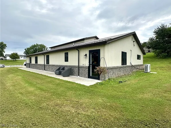 148 Rural Ln, Chester, WV 26034